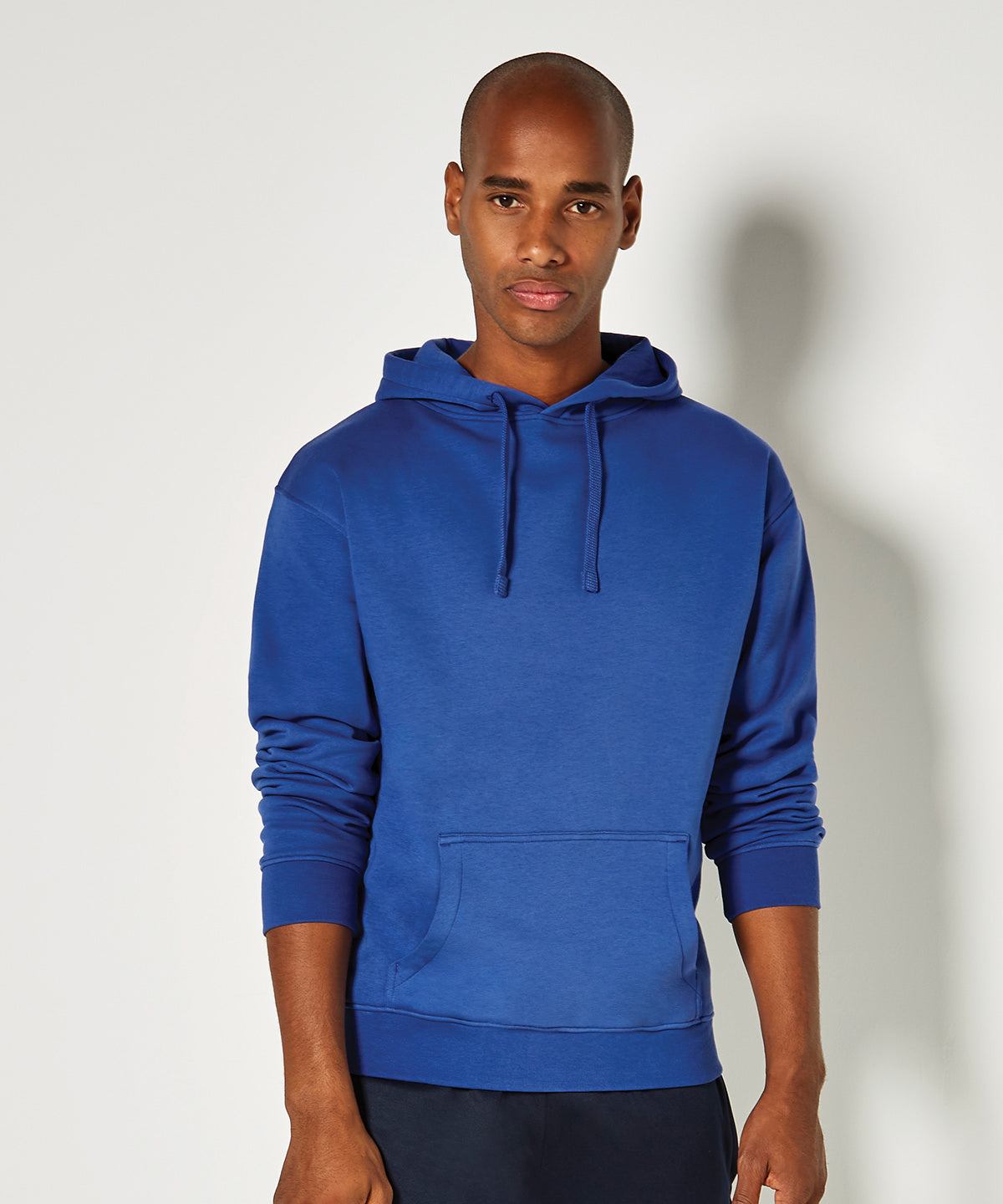 Regular fit hoodie - classic pullover with kangaroo pocket and drawstring hood