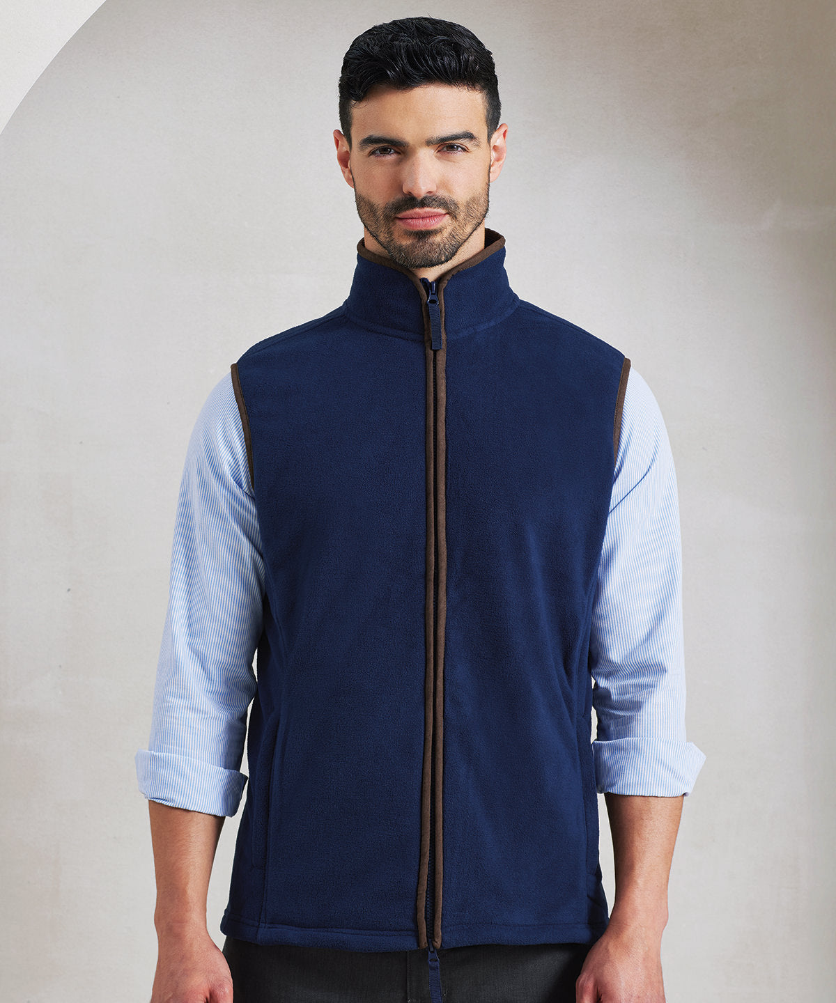 Artisan fleece gilet with classic color combinations and comfortable fit for all sizes