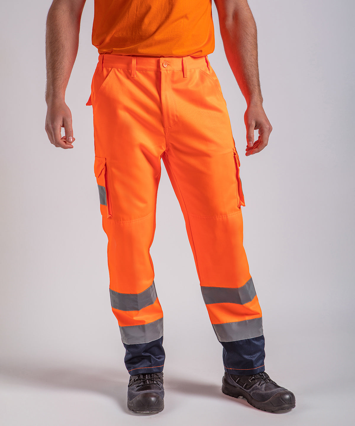 Cargo trousers - Heavy-duty work cargo trousers with multiple pockets and reinforced seams