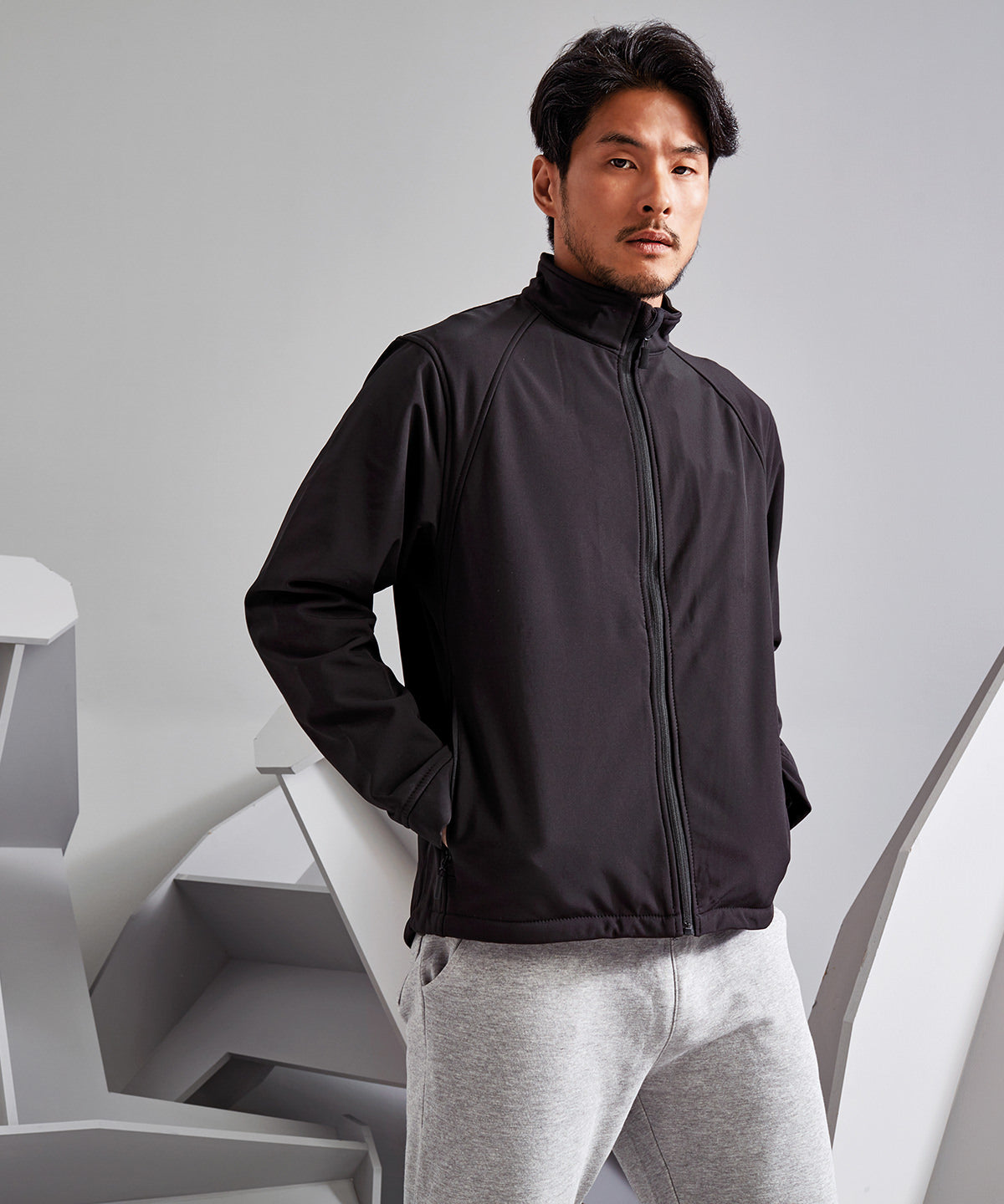 Softshell jacket - Durable water-resistant shell with full zip and multiple pockets